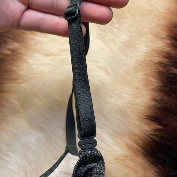 Victoria’s Secret Gray Uplift Bra - Picture 3 of 6